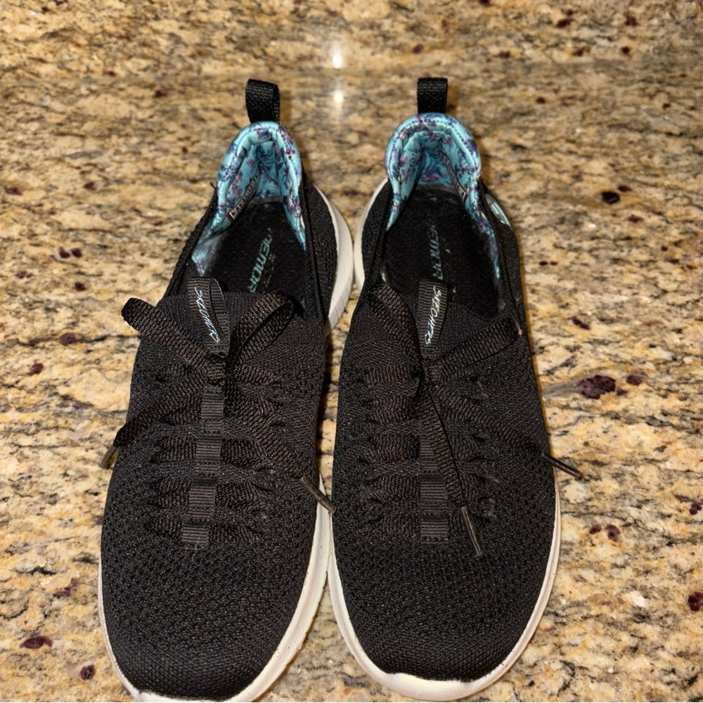 Women’s Sketchers ultra flex washable slip on tennis shoes